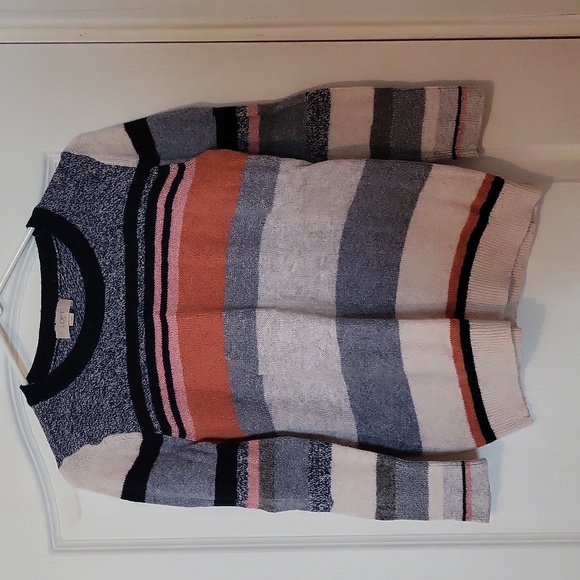 Two Medium Loft Sweaters - Picture 7 of 9